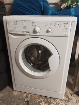 Prodám - Plně Funkční Pračku Indesit 6 KG Slim