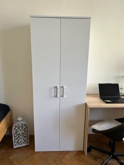 Šatní skříň policová bílá