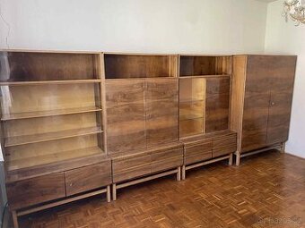 Starožitná obývací stěna, ořechová dýha + masiv