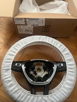 NOVÝ- Vyhřívaný volant VW s pádly DSG