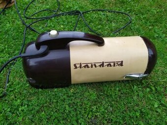 Prodám velice zachovalý „retro“ vysavač