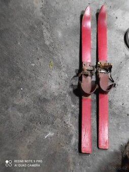 Retro dětské lyže