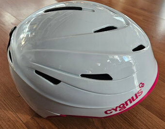 Lyžařská helma Cygnus