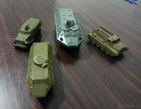 Kovové modely aut vojenské techniky