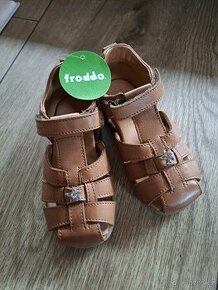 Nové kožené sandálky FRODDO 24