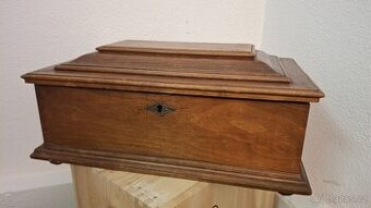 Dřevěná truhla - 1