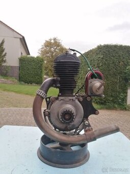 Švýcarský motor Zurcher 250 - 1