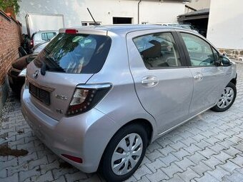 TOYOTA YARIS HYBRID 1,5 náhradní Dily