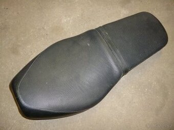 Suzuki LS 650 Savage. Sedadlo. rok 2000 - 1