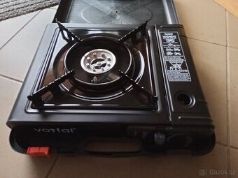 Kempingový plynový vařič Vorfal v kufru