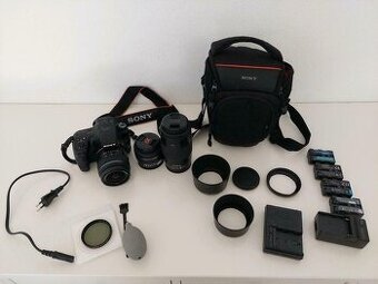 Sony SLT-A57 s objektivy a brašnou