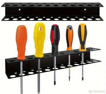 Kovový regál na šroubováky