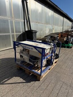 Silomat M-TEC 100 použití PFT Omítací stroj