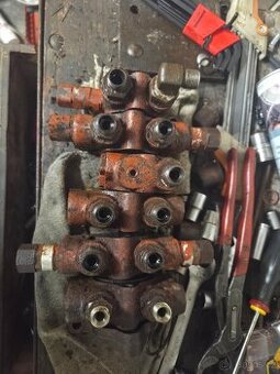 Hydraulicky rozvaděč Kubota KH