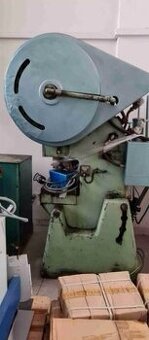 Ruský excentrický lis K2324D, rok výroby 1970