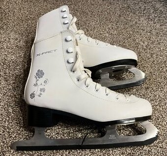 Dívčí lední brusle 37