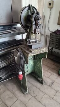 Výstředníkový lis ,malý v chodu