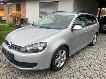 VOLKSWAGEN GOLF COMBI 1.6 TDi NAVIGACE TAŽNÉ ZAŘÍZENÍ