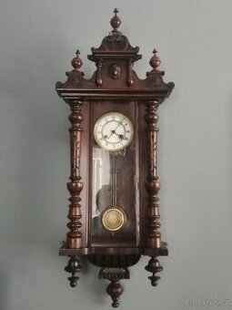 Funkční starožitné hodiny