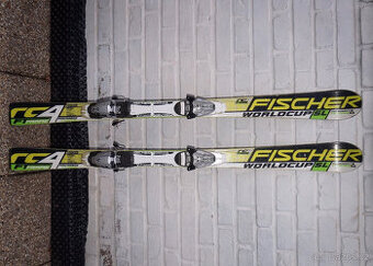 Carvingové dětské lyže 133 cm Fischer RC4, bezvadný stav.