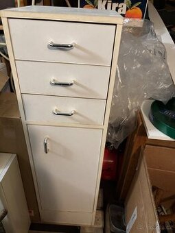 Koupelnová skříňka