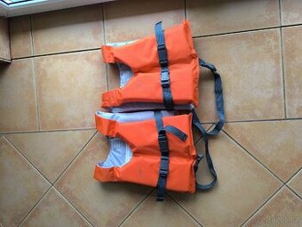 Dětská záchranná vesta z Decathlon