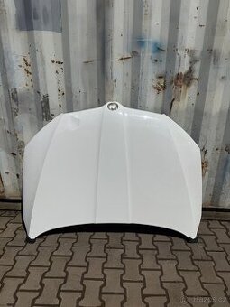 Prodám poškozenou kapotu Škoda Octavia III před FC