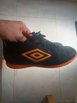 Sálovky Umbro vel.34