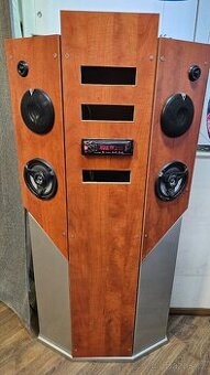 Zkušební stojan na autorádia s repráky