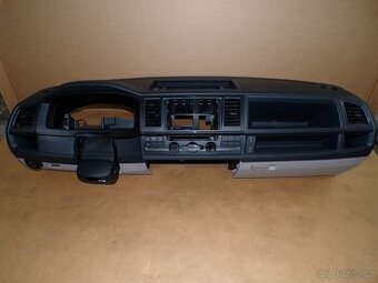 VW T6 palubní deska Caravelle Transporter TOP STAV
