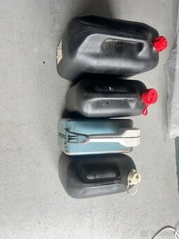 Kanystr na naftu a na benzín