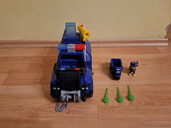 Tlapková patrola velký policejní vůz s motorkou