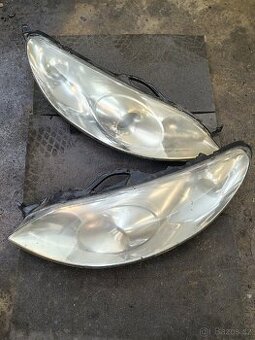 Přední světla Peugeot 407