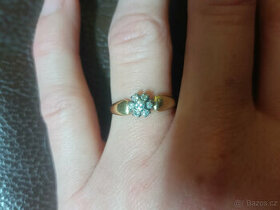 Zlatý prsten s diamanty; 2,28g, 57mm