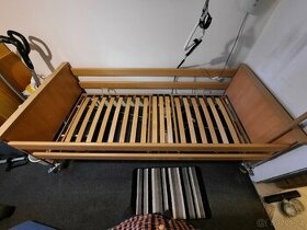 Polohovací zdravotní postel pro seniory