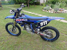 Yamaha YZ 125 - 1