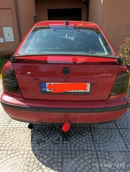 Škoda Octavia 1 Rs křídlo