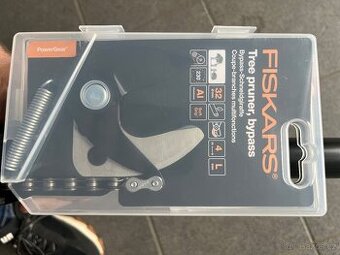 Nůžky na větve Fiskars UP84