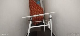 Výškově nastavitelný polohovací skládací stůl