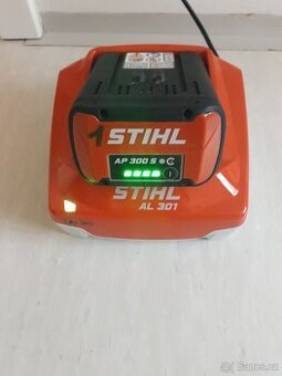 Stihl aku baterie a nabijecka