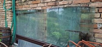 Cca 15 kusů skel z oken 110 x 110-120 cm za odvoz
