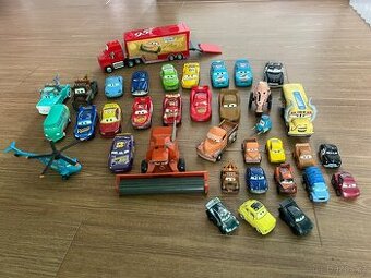 Zbírka aut Cars s Bleskem McQueenem - 1