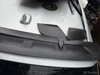 Plastová lišta na kapotu Mercedes w245 w169 a-class b-class