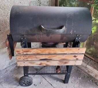 Zahradní grill na kolečkách