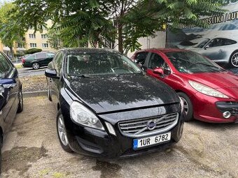 Volvo V60 1.6 TDi DRIVe 2011 PRASKLÝ MOTOR