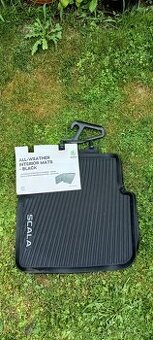 NOVÉ Škoda Scala gumové koberce - zadní - černé.