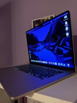 Apple MacBook Air 15,3" (2024) /256GB / hvězdně bílý