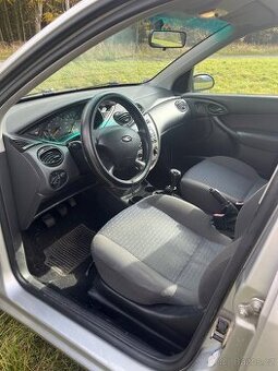 Ford Focus 1.4i - 1