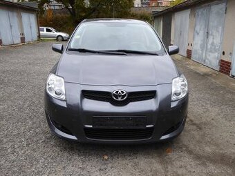 Toyota Auris 2,0 D-4D - výborný stav