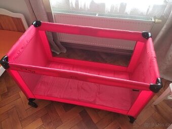 Dětská cestovní postýlka Newbuddy Pegy